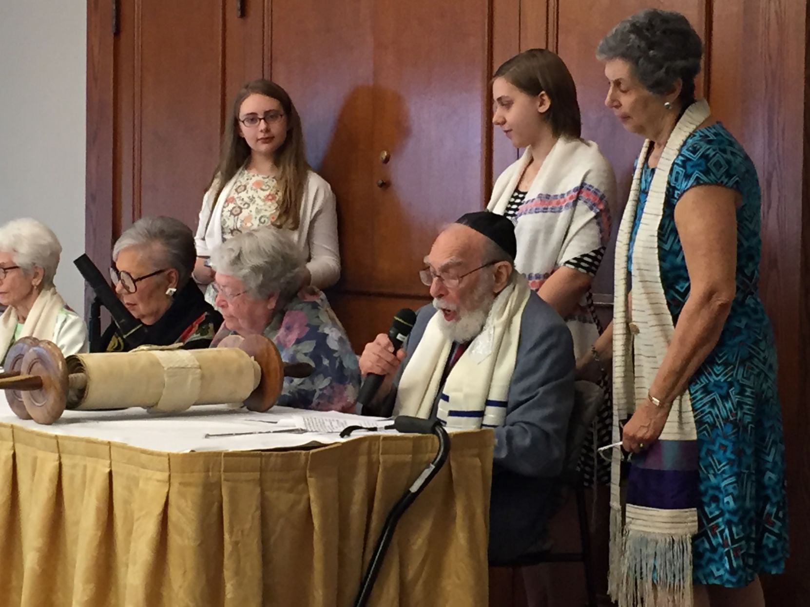 Peskin speaks as sisters Cece